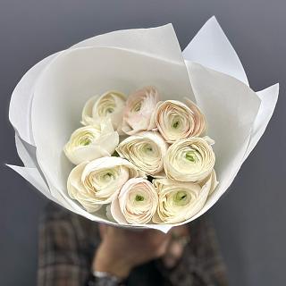 Букет из  ранункулюсов Ханой в белом крафте