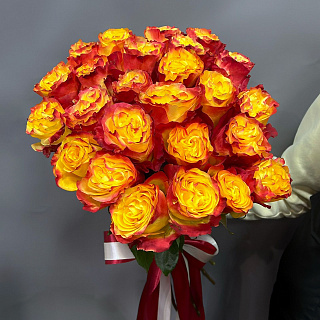 Букет из 25 огненных Эквадорских роз ( 60 см)