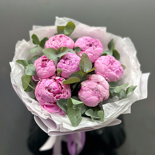 Монобукет из 7 пионов Сара Бернар Чили  с доставкой в Москве