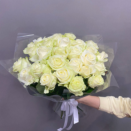 Букет из 25 белых роз ( 50 см)