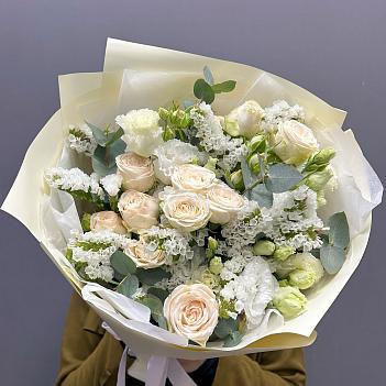 Микс из кремовых кустовых роз Софи, эустомы и статицы