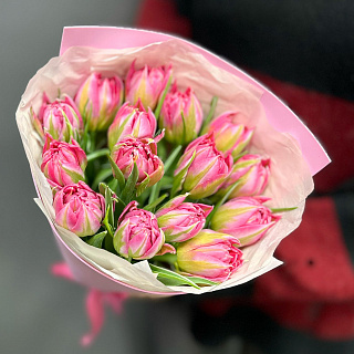 Букет из 15 пионовидных тюльпанов Флеш Поинт в розовом фоамиране
