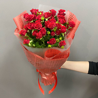 Букет из 9 красных кустовых роз ( 50 см)