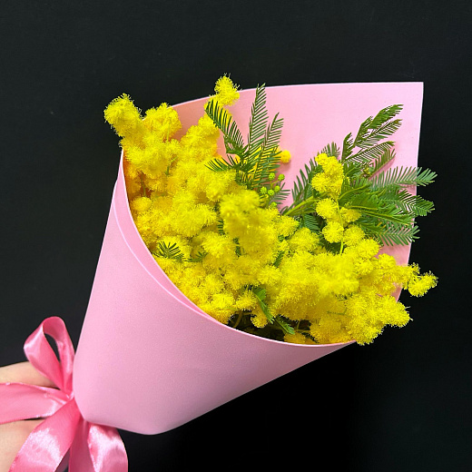 Букет мимозы в  розовом фоамиране с доставкой в Москве