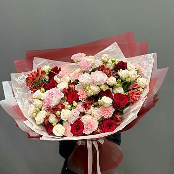 Авторский микс с розами, красной альстромерией, гвоздиками и махровой эустомой
