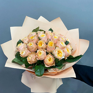 Букет из 25 пионовидных роз Вувузела 