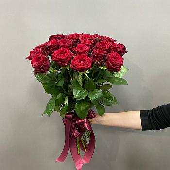 Букет из 25 красных роз (60 см)