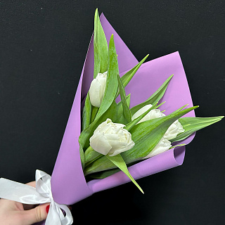 Букет из 5 белых пионовидных тюльпанов