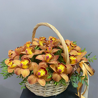 Букет из кофейных орхидеи в корзине ( 25 шт)