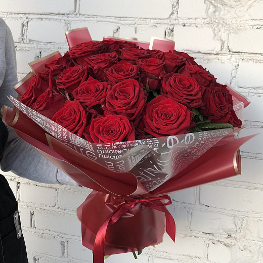 Букет из 25 красных роз Ред Наоми