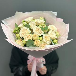 Букет-комплимент из кремовых пионовидных роз