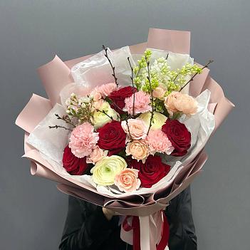 Микс-букет с ранункулюсами, розой и сиренью
