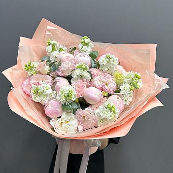 Микс из пионов Гардения, эустомы и белой маттиолы