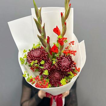 Сезонный букет с хризантемами Бигуди и гладиолусами