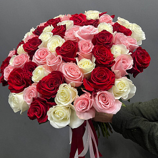 Микс букет из 75 роз под ленту 