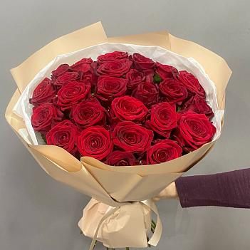 Букет из 25 красных роз (60 см) в двухслойной упаковке