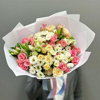 Микс из кустоввых роз, альстромерий и сантини