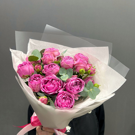 Букет-комплимент из кустовых, пионовидных роз Мисти Баблс  ( 3 шт) с доставкой в Москве