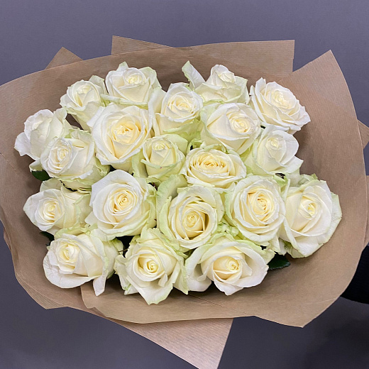 Букет из 19 белых роз (60 см)