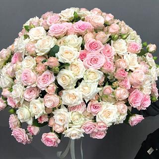 Букет из 51 розы - микс из кустовых и пионовидных роз