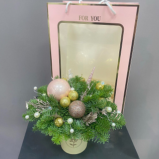 Подарочный пакет с композицией из нобилиса ( розовый)