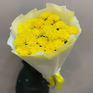 Букет из 5 желтых кустовых хризантем