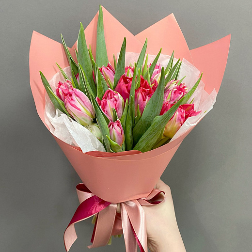 Букет из 15 пионовидных тюльпанов в розовой упаковке