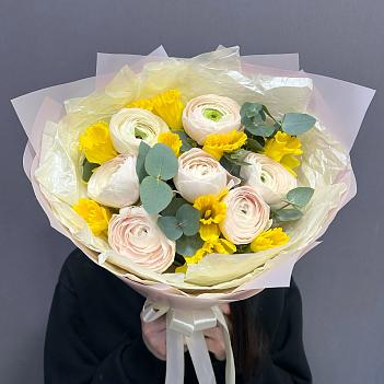 Весенний микс с 7 ранункулюсами и нарциссами