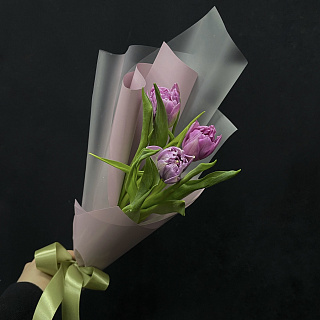Букет из 3 пионовидных тюльпанов в упаковке