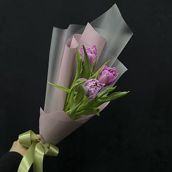 Букет из 3 пионовидных тюльпанов в упаковке