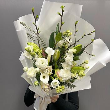 Белый микс с лилией, ранункулюсами, каллами и эустомой