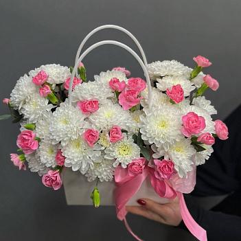 Сумочка с кустовыми хризантемами и гвоздиками