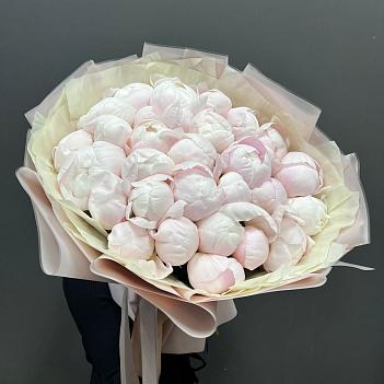 Букет из 29 нежных пионов Гардения