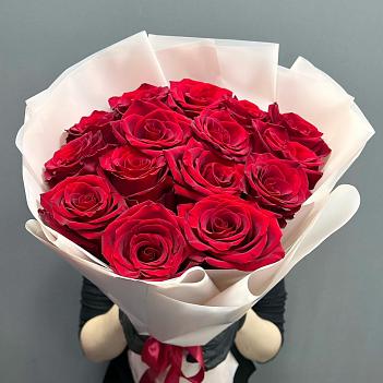 Монобукет из 15 красного эквадора в персиковой упаковке 