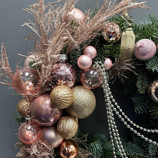 Венок из нобилиса с пудровым декором