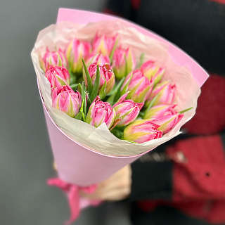 Букет из 15 пионовидных тюльпанов Флеш Поинт в розовом фоамиране