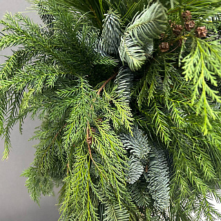 Авторская елка на золотом подсвечнике без декора 