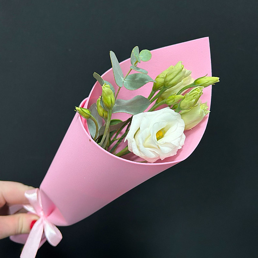 Мини-букет из белой эустомы с доставкой в Москве