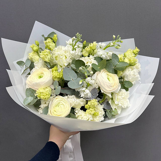 Букет из ранункулюсов, маттиолы и махровой эустомы с доставкой в Москве