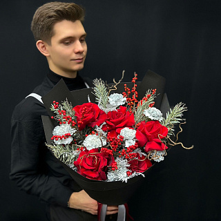 Авторский микс с французскими розами в черном фоамране