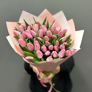 Букет из 49 розовых тюльпанов