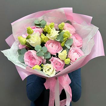 Букет из 9 розовых ранункулюсов, эустомы  и эвкалипта
