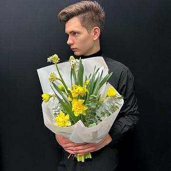 Микс из 9 желтых нарциссов и орнитогалума Микс из 9 желтых нарциссов и орнитогалума