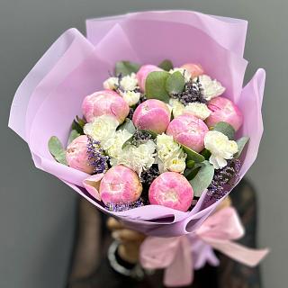 Микс из пионов Гардения, диантуса и лимониума