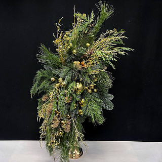 Авторская елка на золотом подсвечнике с декором