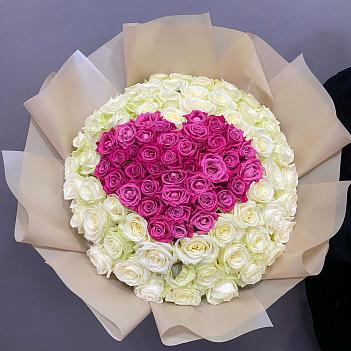 Букет из 101 бело-розовой розы в виде сердца