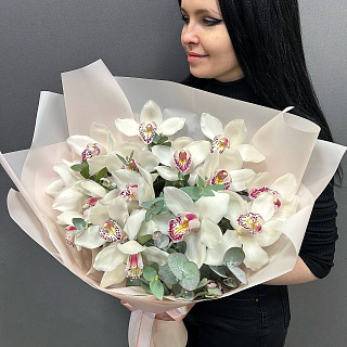 Монобукет  из белых х орхидей