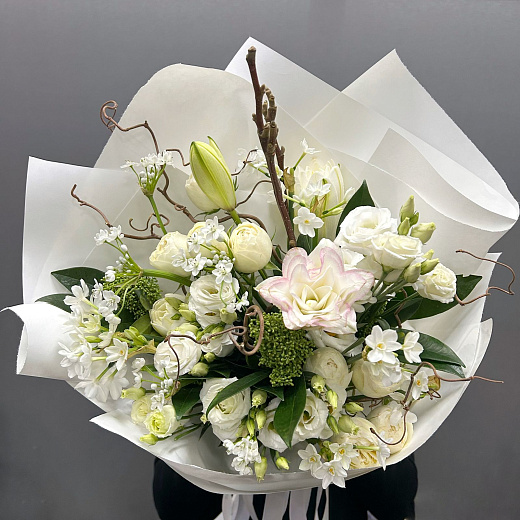 Белый букет с пионовидной лилий по лучшей цене в Москве Белый букет с пионовидной лилий с доставкой в Москве