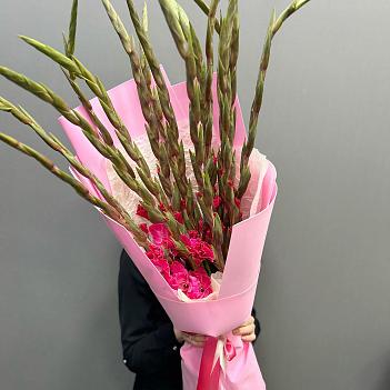 Букет из 15 малиновых гладиолусов