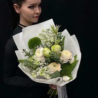 Белый букет с сиренью и амариллисом Белый букет с сиренью и амариллисом